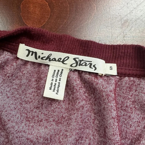 MICHAEL STARS Maroon Velvet or Velour V Neck T Shirt Top - size small - Picture 7 of 7